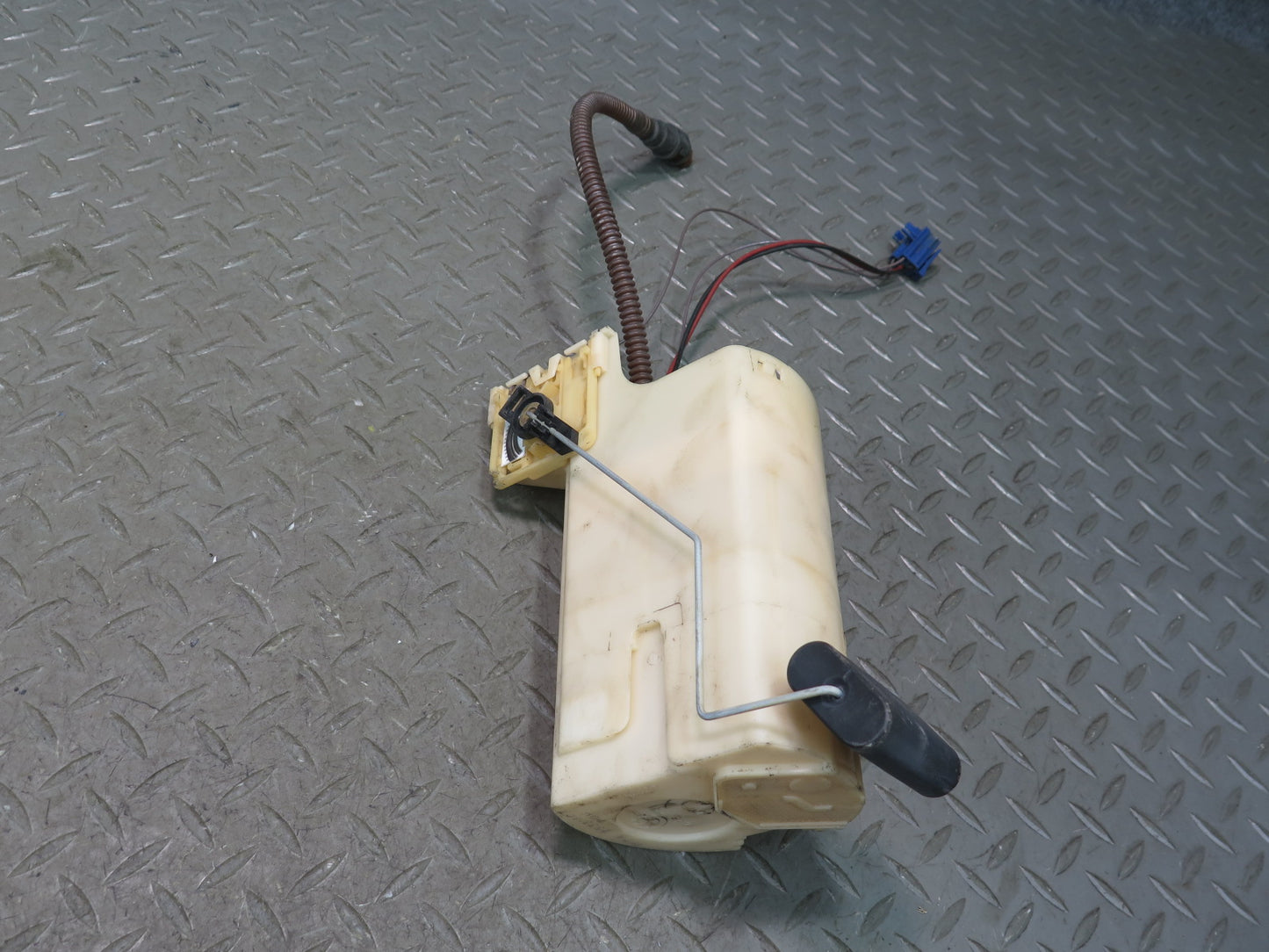 2003 BMW E85 Z4 M54 Fuel Pump Level Sensor w Fuel Pressure Regulator Set OEM