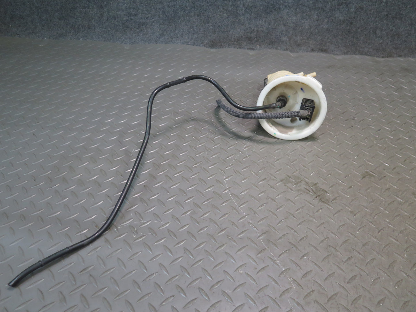 2003 BMW E85 Z4 M54 Fuel Pump Level Sensor w Fuel Pressure Regulator Set OEM