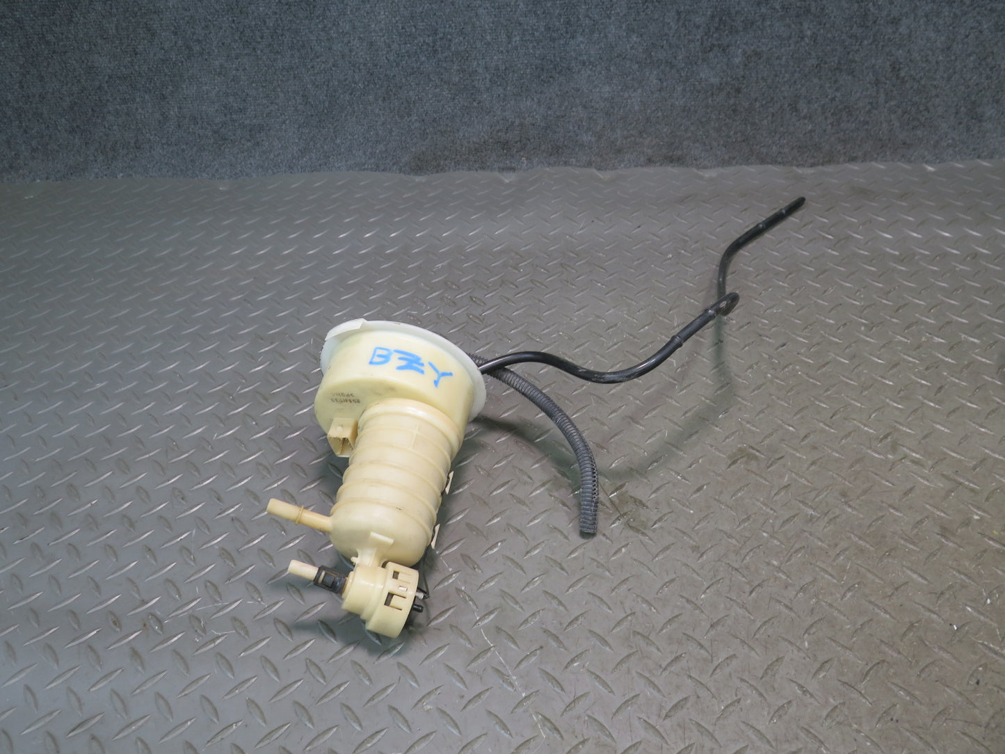 2003 BMW E85 Z4 M54 Fuel Pump Level Sensor w Fuel Pressure Regulator Set OEM