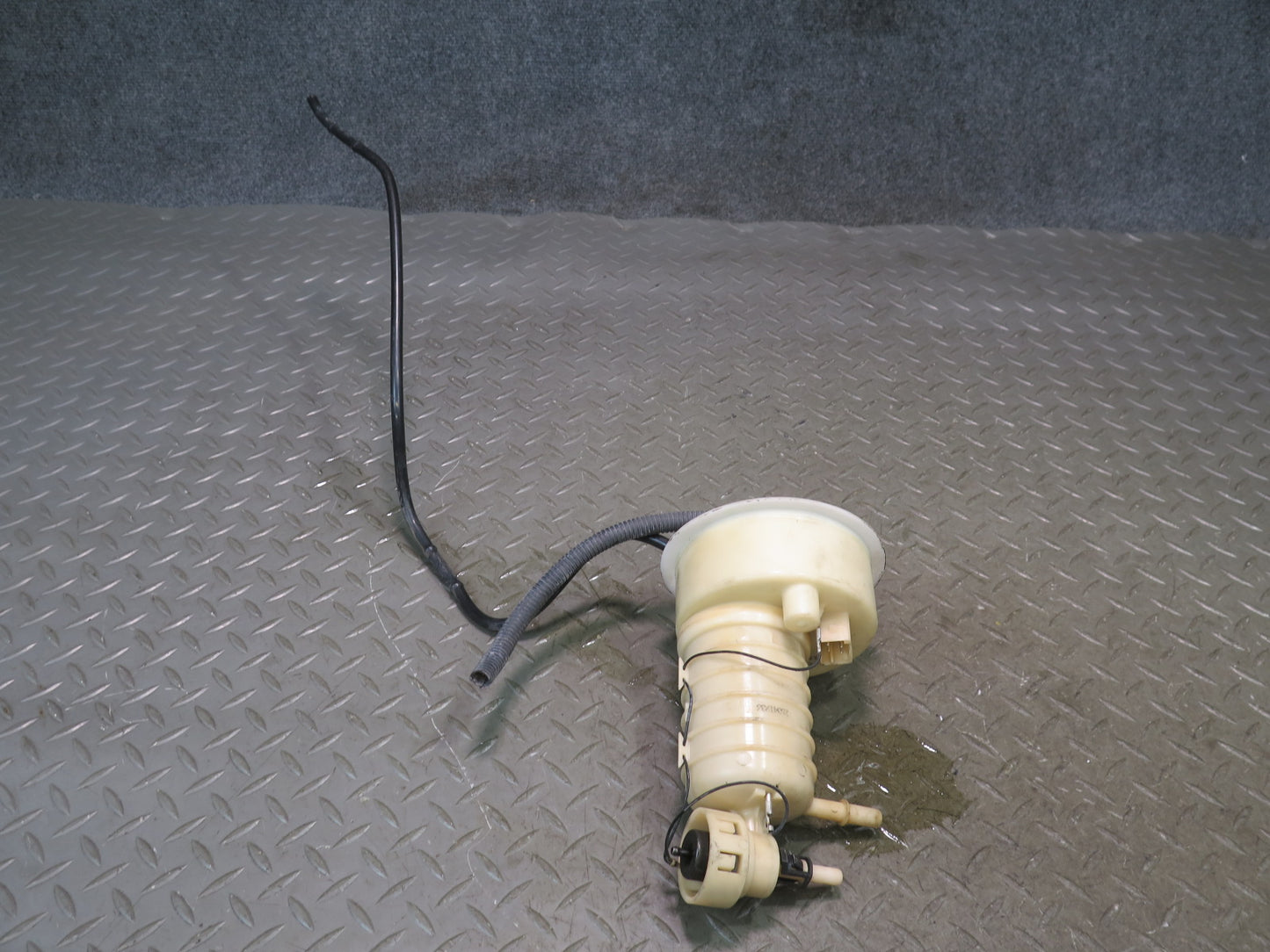 2003 BMW E85 Z4 M54 Fuel Pump Level Sensor w Fuel Pressure Regulator Set OEM