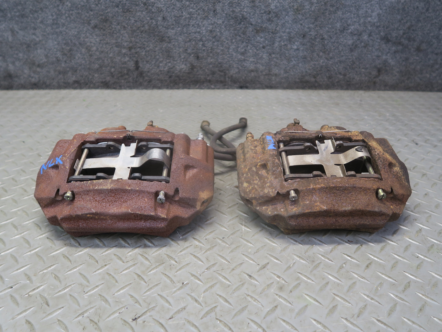 1996-1997 Lexus FZJ80L LX450 Front Left & Right Brake Caliper Set of 2