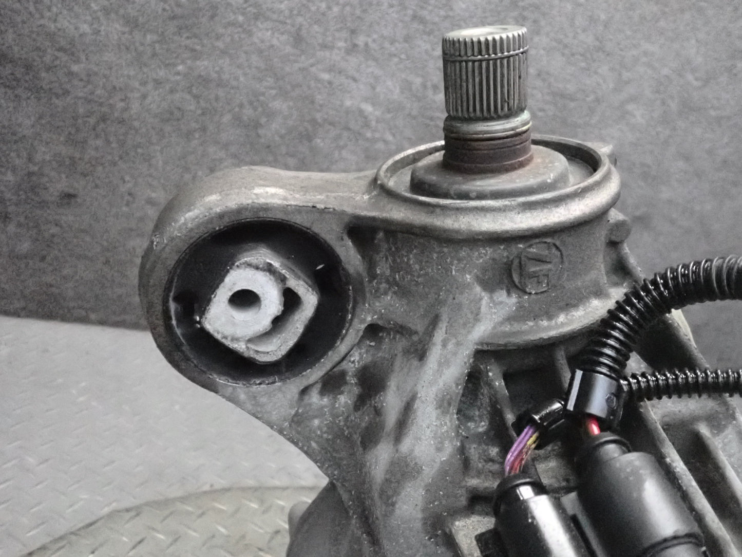 13-14 Porsche Cayenne 958 GTS 4.8L AWD elsd Rear Axle Differential Carrier 2.92