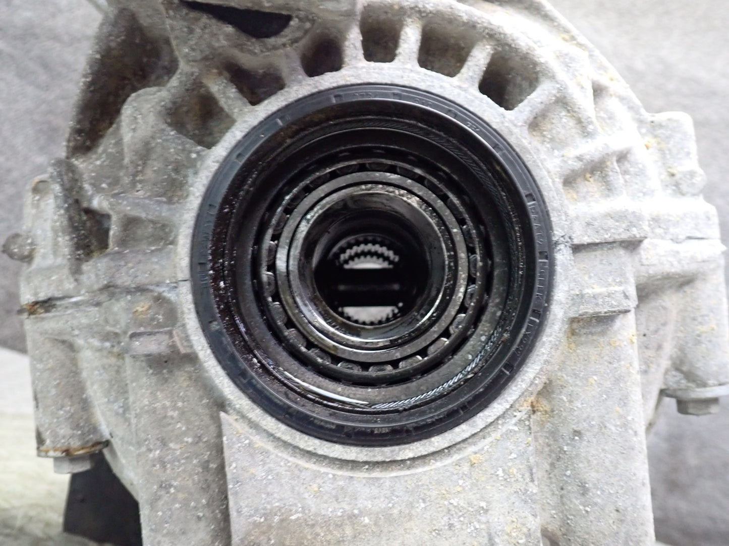 13-14 Porsche Cayenne 958 GTS 4.8L AWD elsd Rear Axle Differential Carrier 2.92