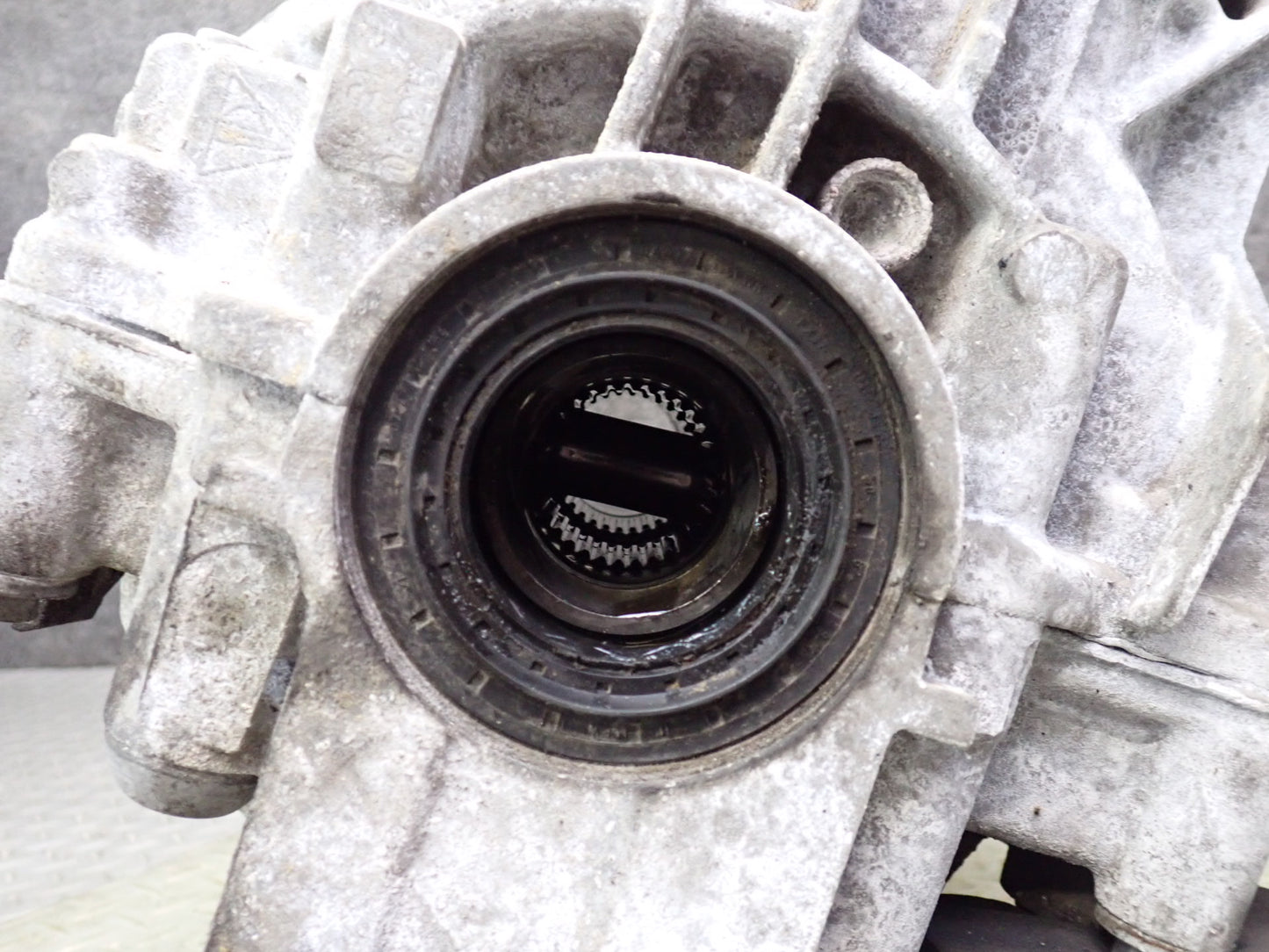 13-14 Porsche Cayenne 958 GTS 4.8L AWD elsd Rear Axle Differential Carrier 2.92
