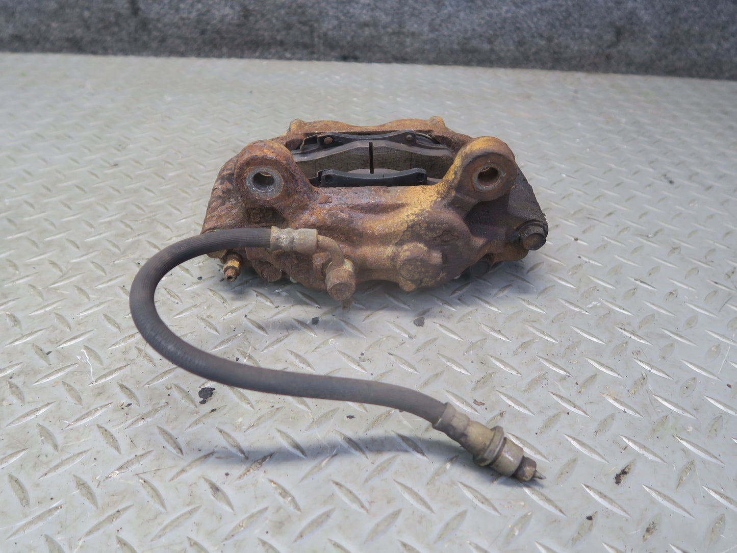 1996-1997 Lexus FZJ80L LX450 Front Left & Right Brake Caliper Set of 2