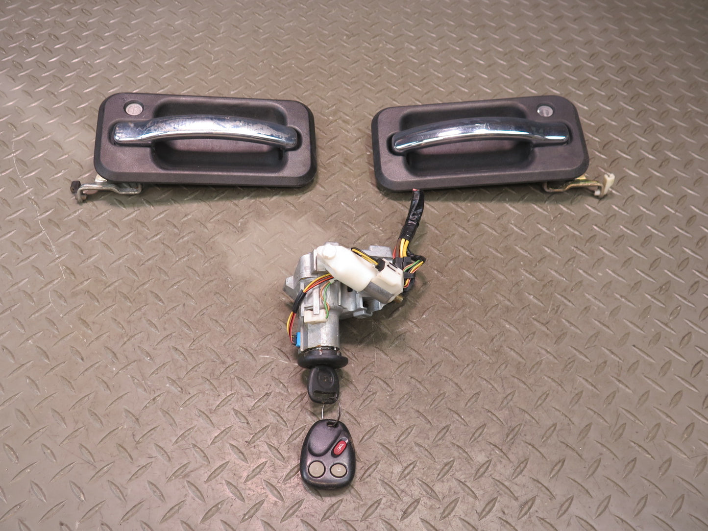 2003-2007 Hummer H2 Front Left & Right Door Handle Ignition Switch KEY Set
