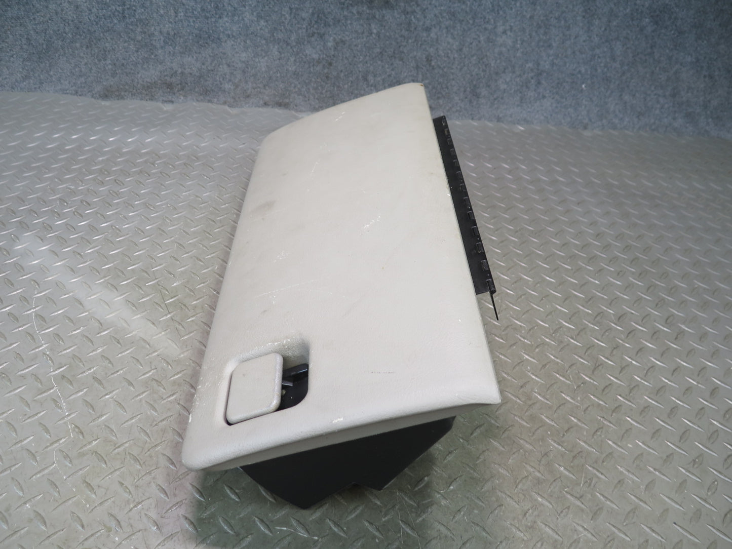 2003-2009 Hummer H2 Dash Glove Box Compartment Storage 15707423