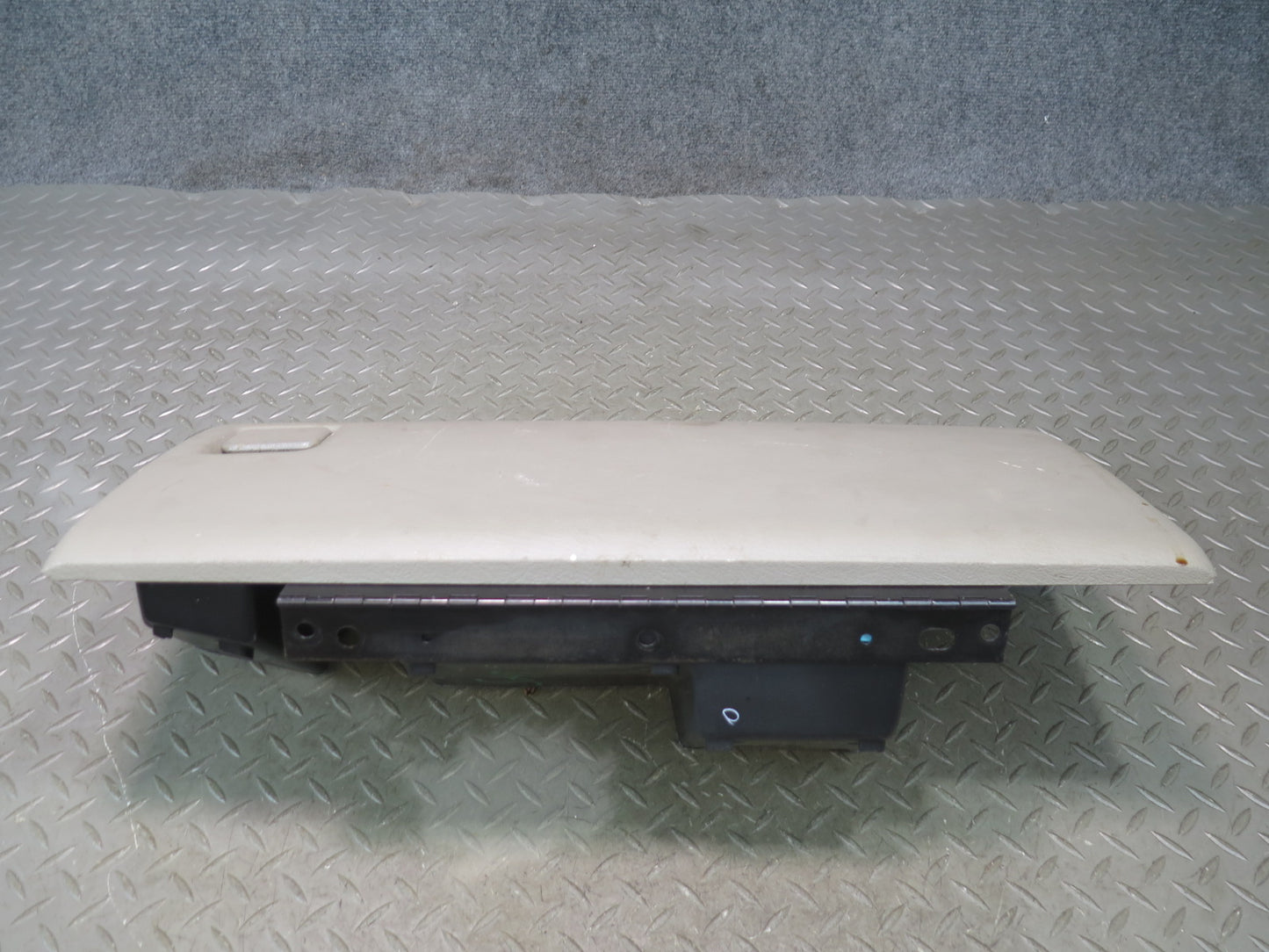 2003-2009 Hummer H2 Dash Glove Box Compartment Storage 15707423