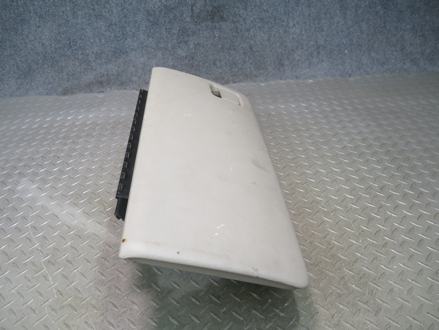 2003-2009 Hummer H2 Dash Glove Box Compartment Storage 15707423