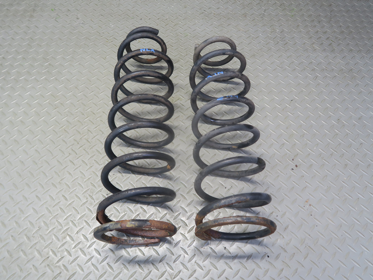 1996-1997 Lexus FZJ80L LX450 AWD Front Left & Right Coil Spring Set of 2