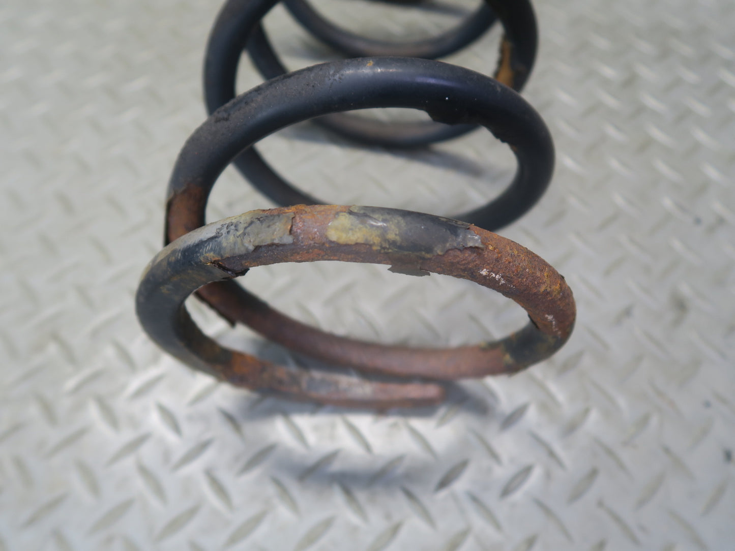 1996-1997 Lexus FZJ80L LX450 AWD Front Left & Right Coil Spring Set of 2