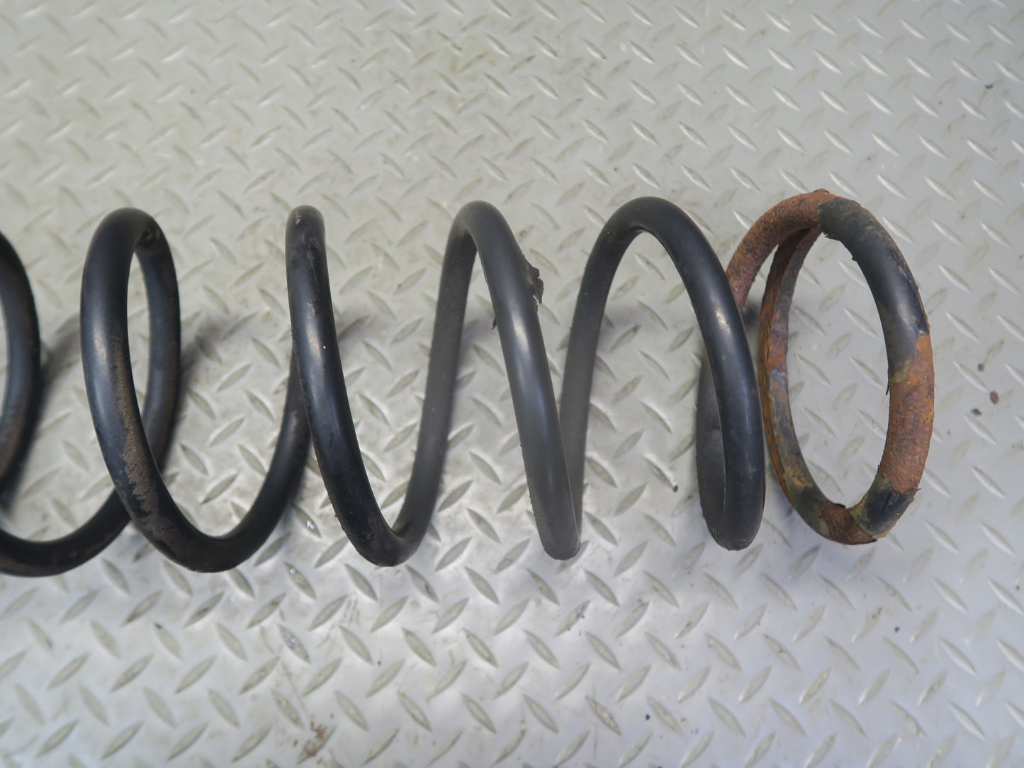 1996-1997 Lexus FZJ80L LX450 AWD Front Left & Right Coil Spring Set of 2