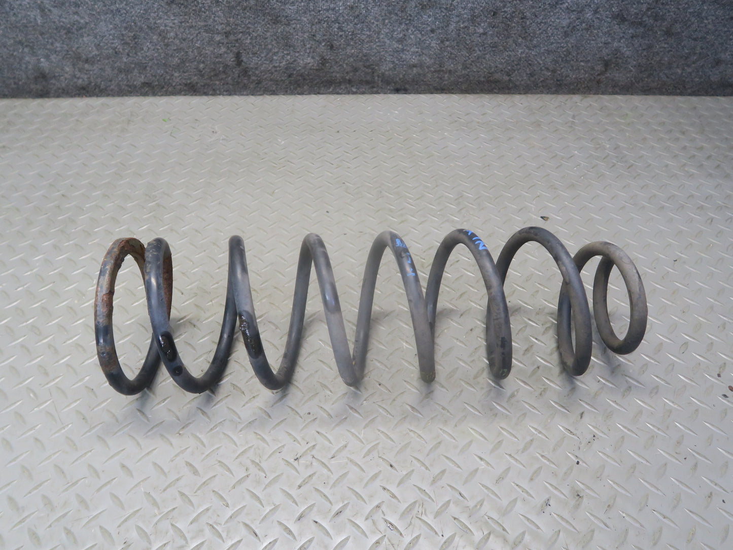 1996-1997 Lexus FZJ80L LX450 AWD Front Left & Right Coil Spring Set of 2