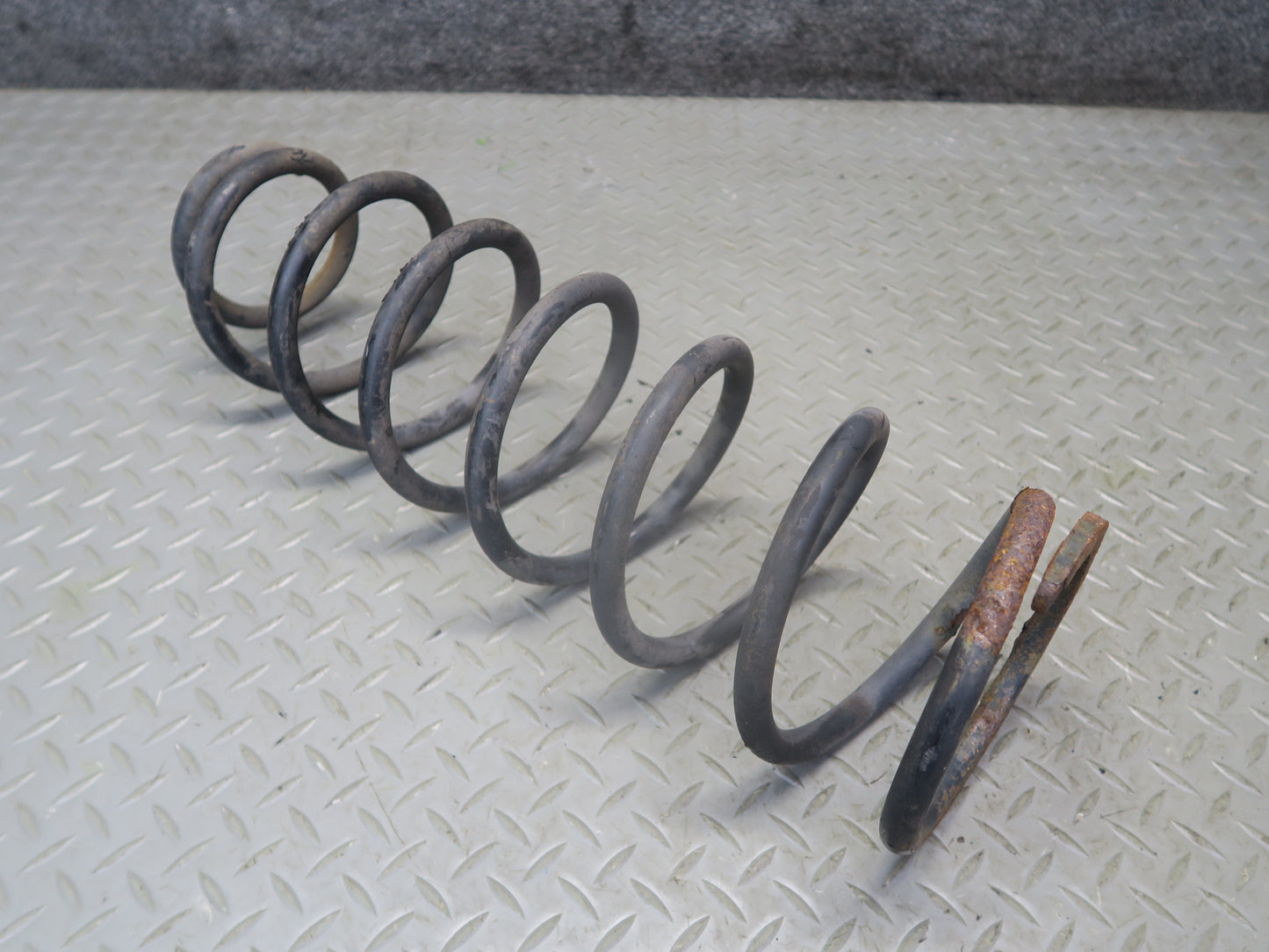 1996-1997 Lexus FZJ80L LX450 AWD Front Left & Right Coil Spring Set of 2