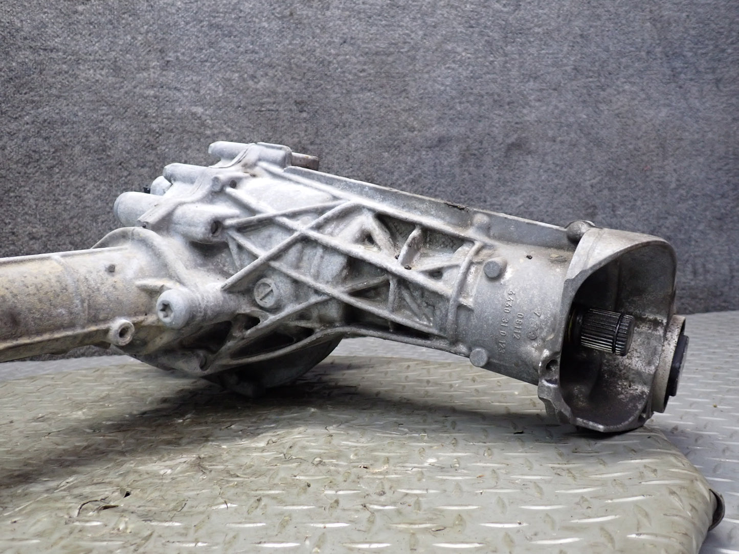 2011-2014 Porsche Cayenne 958 4.8L NA Front Axle Differential Carrier 2.92 Ratio
