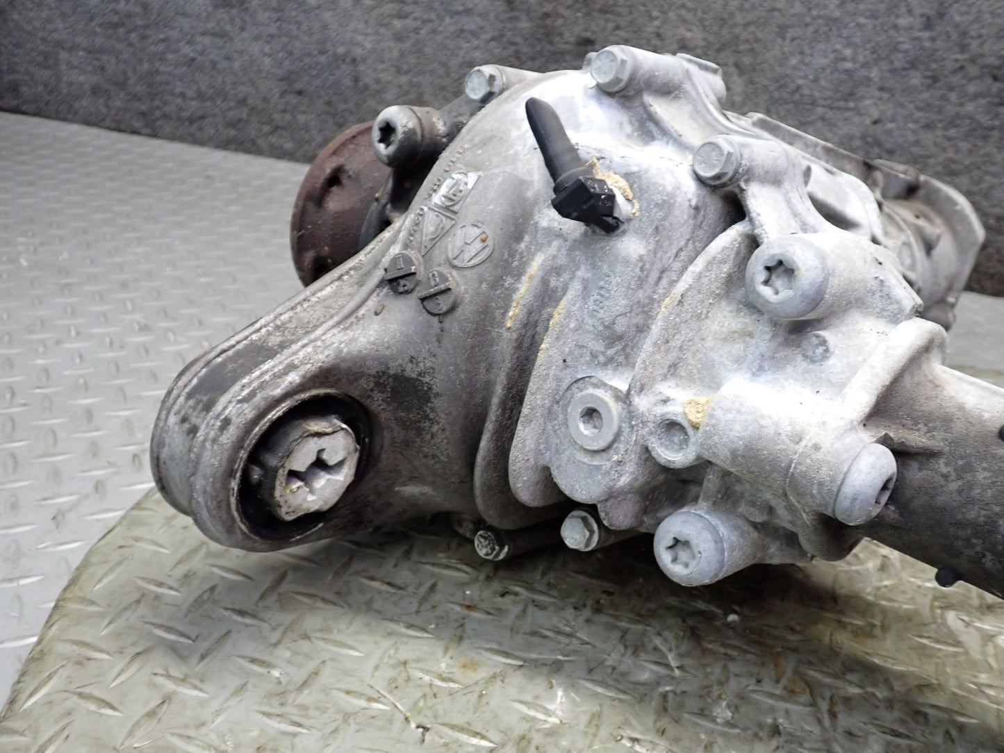 2011-2014 Porsche Cayenne 958 4.8L NA Front Axle Differential Carrier 2.92 Ratio