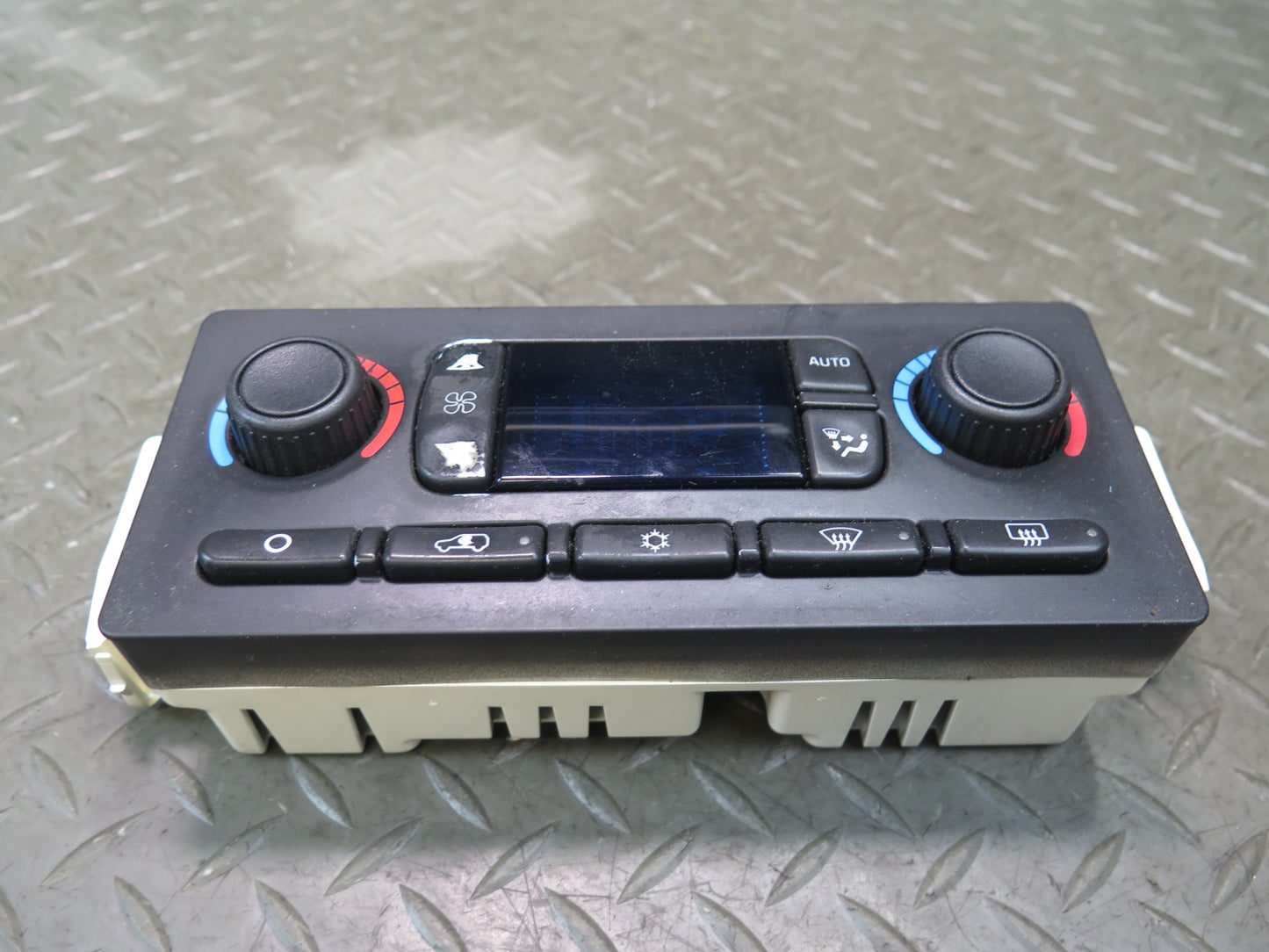2003-2007 Hummer H2 A/C Heater Climate Control Switch Panel 15136332