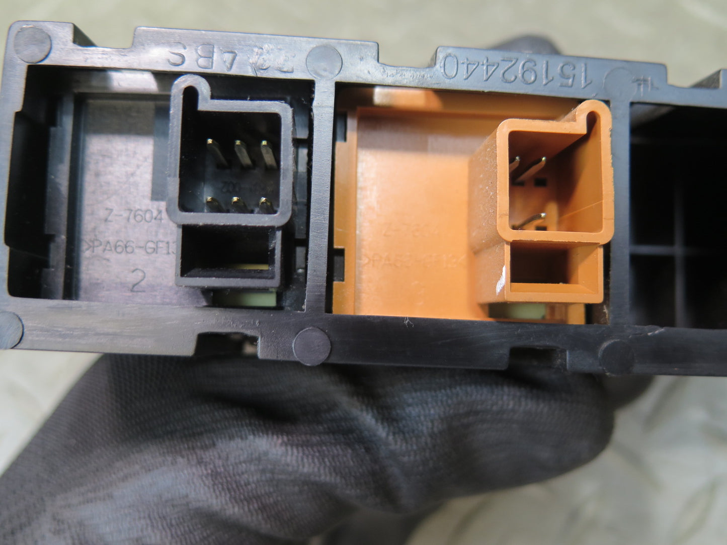 2003-2007 Hummer H2 Dash Center Traction Control & TOW Haul Switch 15192440