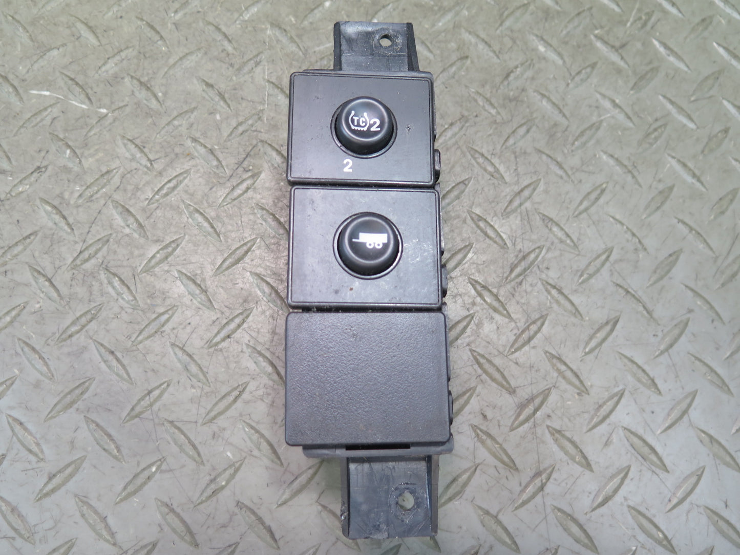 2003-2007 Hummer H2 Dash Center Traction Control & TOW Haul Switch 15192440