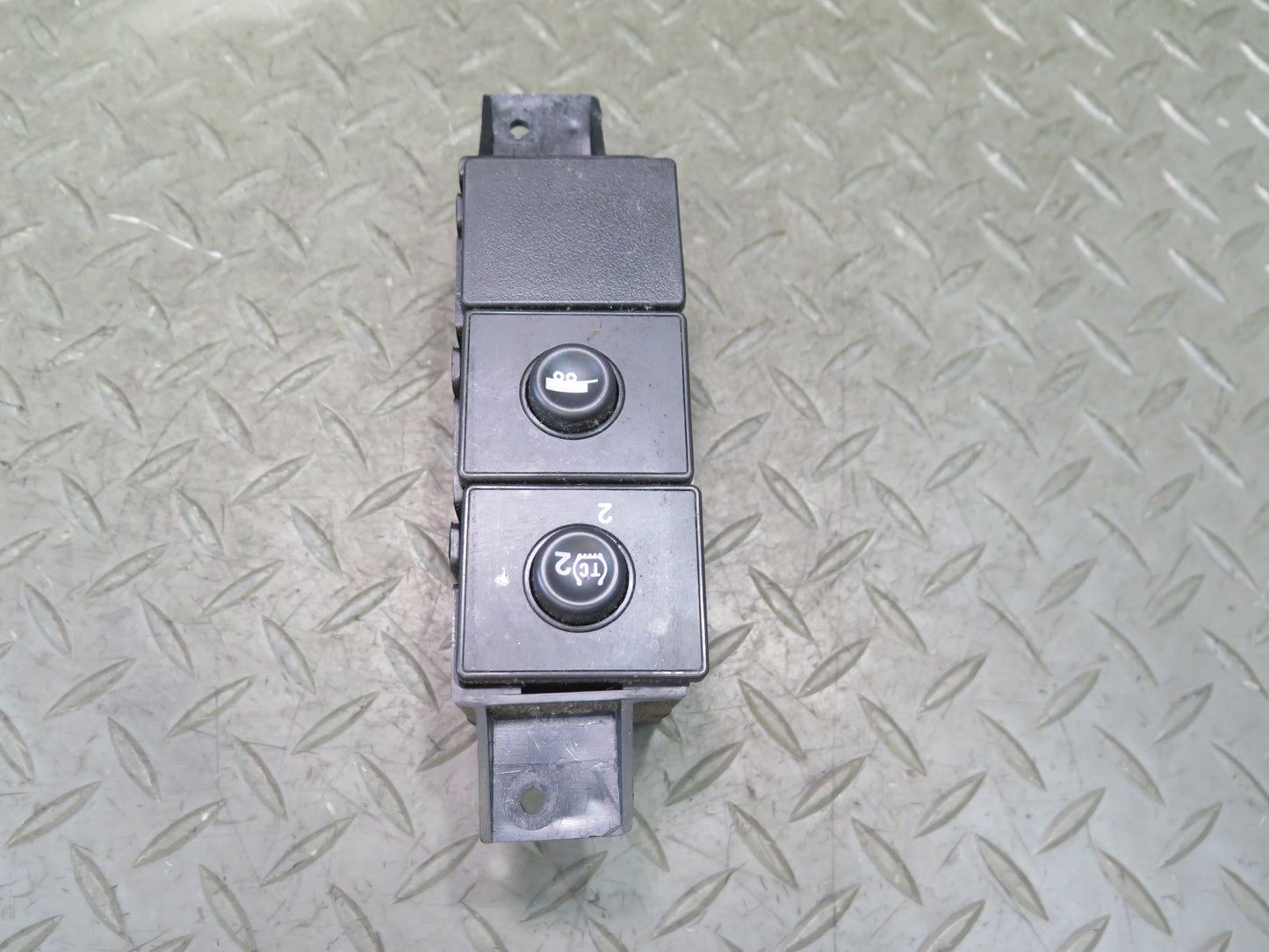2003-2007 Hummer H2 Dash Center Traction Control & TOW Haul Switch 15192440