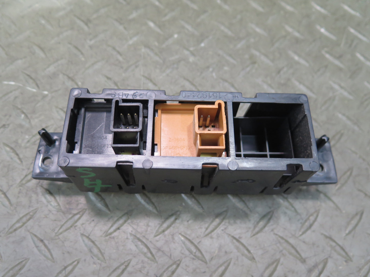 2003-2007 Hummer H2 Dash Center Traction Control & TOW Haul Switch 15192440