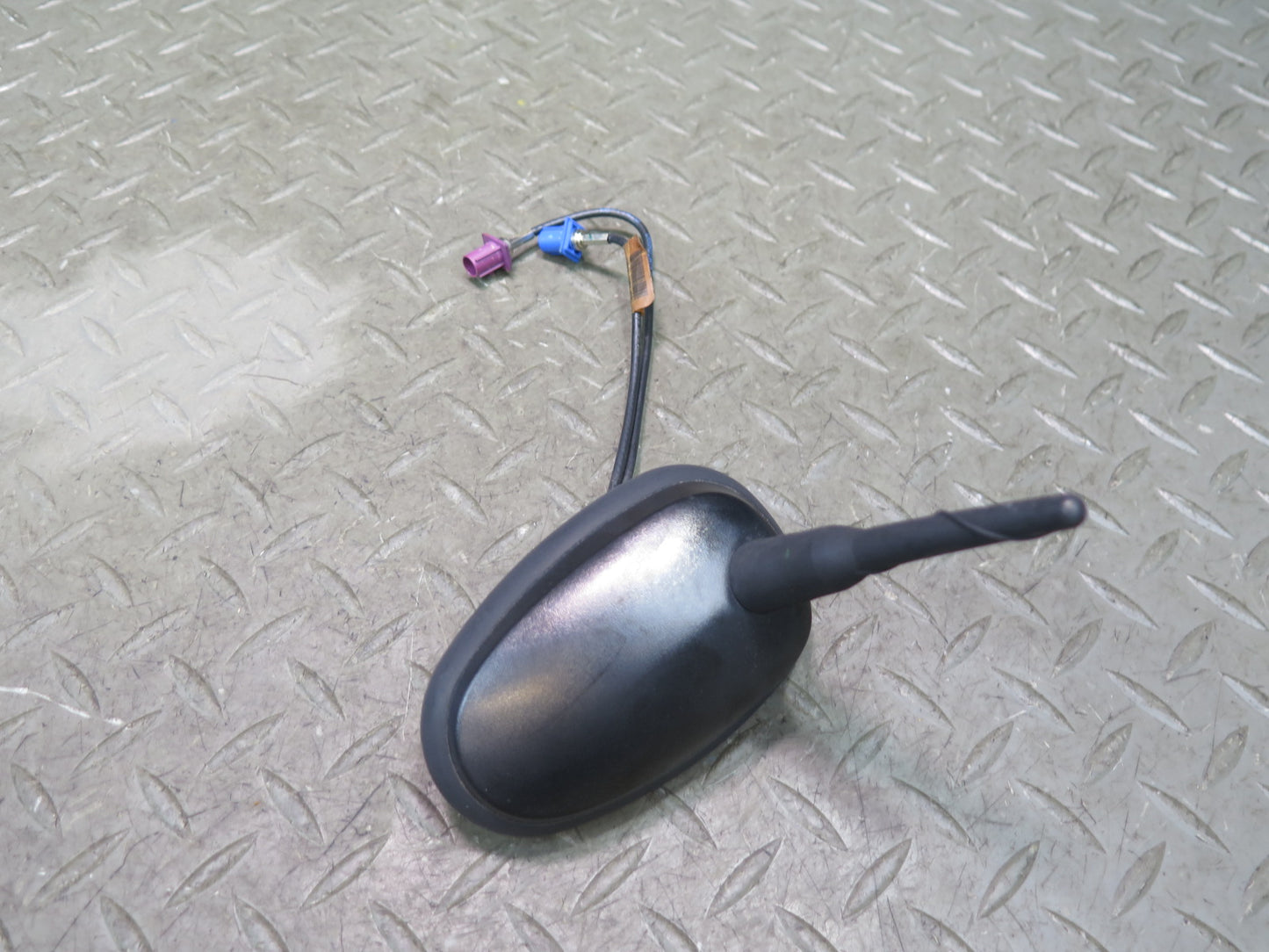 2003-2004 Hummer H2 Roof Radio Antenna Assembly