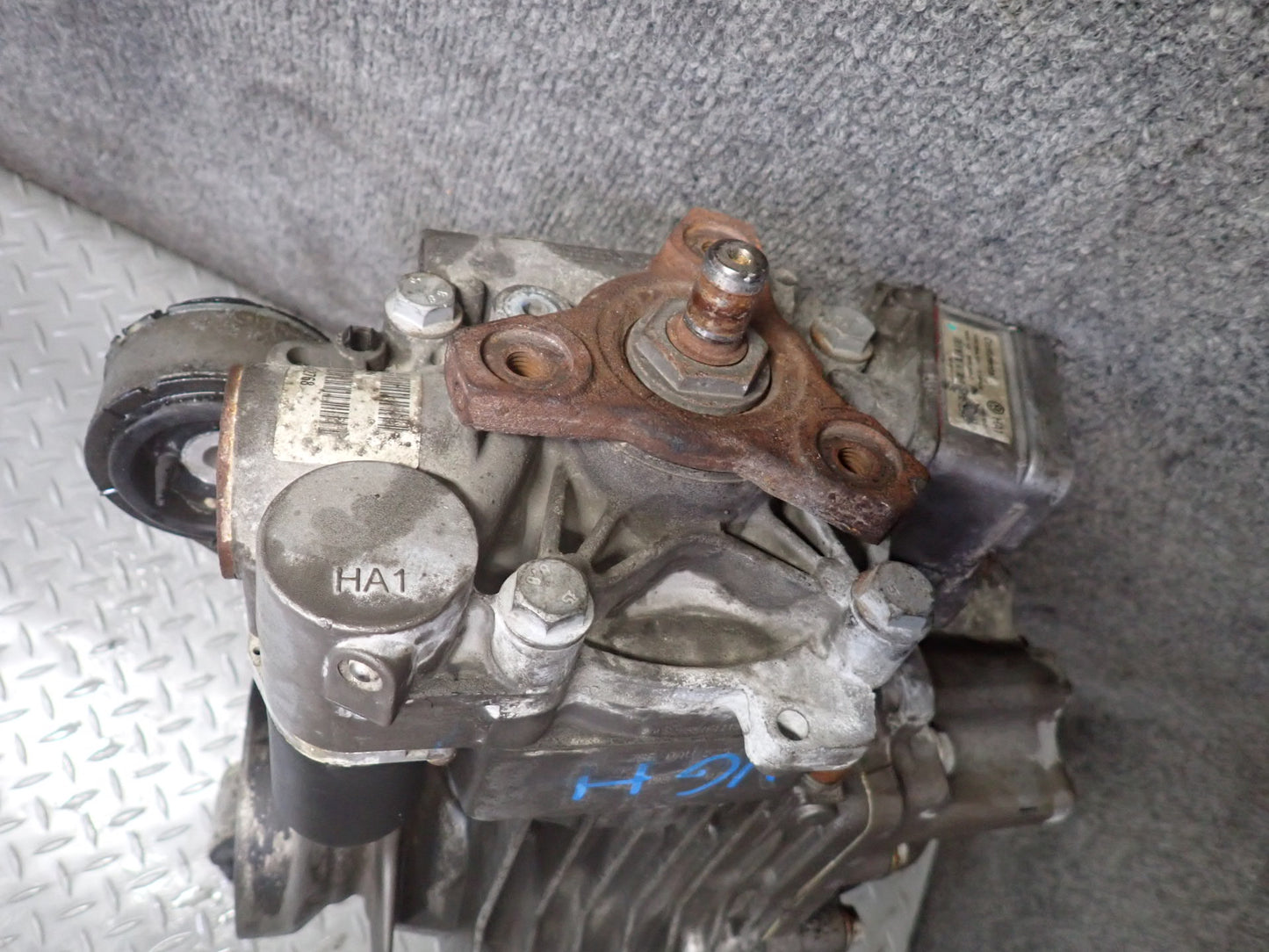2008 VW Golf R32 MK5 VR6 AWD Haldex Rear Differential Carrier 160k Miles OEM