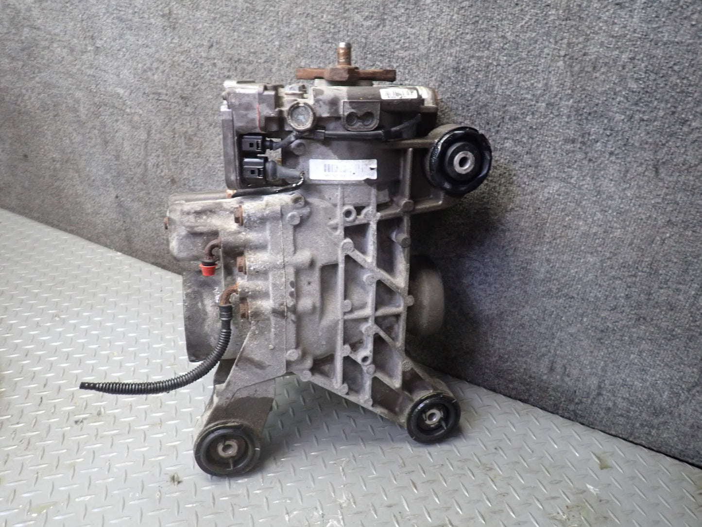 2008 VW Golf R32 MK5 VR6 AWD Haldex Rear Differential Carrier 160k Miles OEM