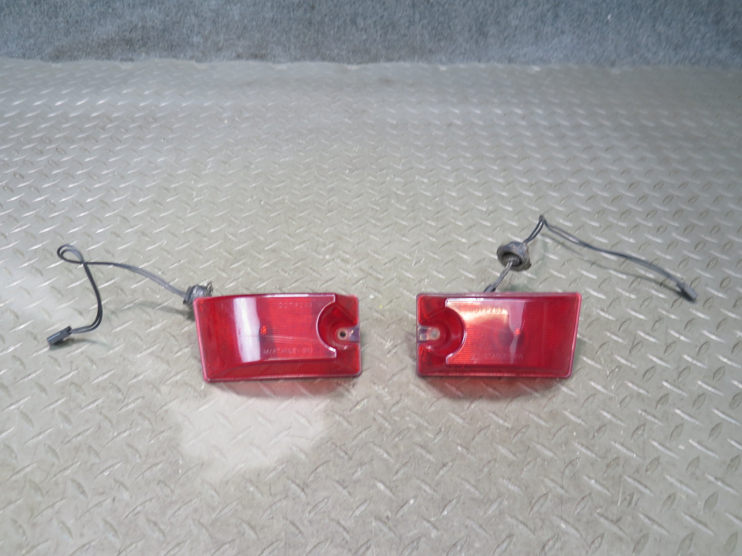 2003-2009 Hummer H2 Front or Rear Roof Clearance Marker Light Lamp Set of 2