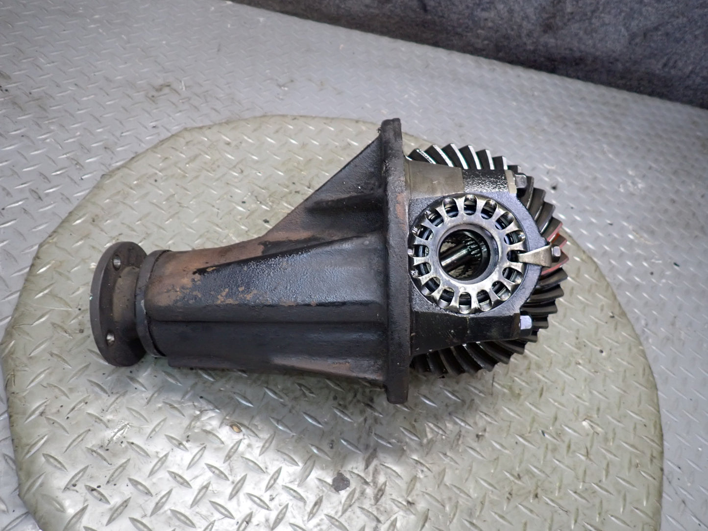 1996-1997 Lexus FZJ80L LX450 Front Axle Differential Carrier 4.10 Ratio