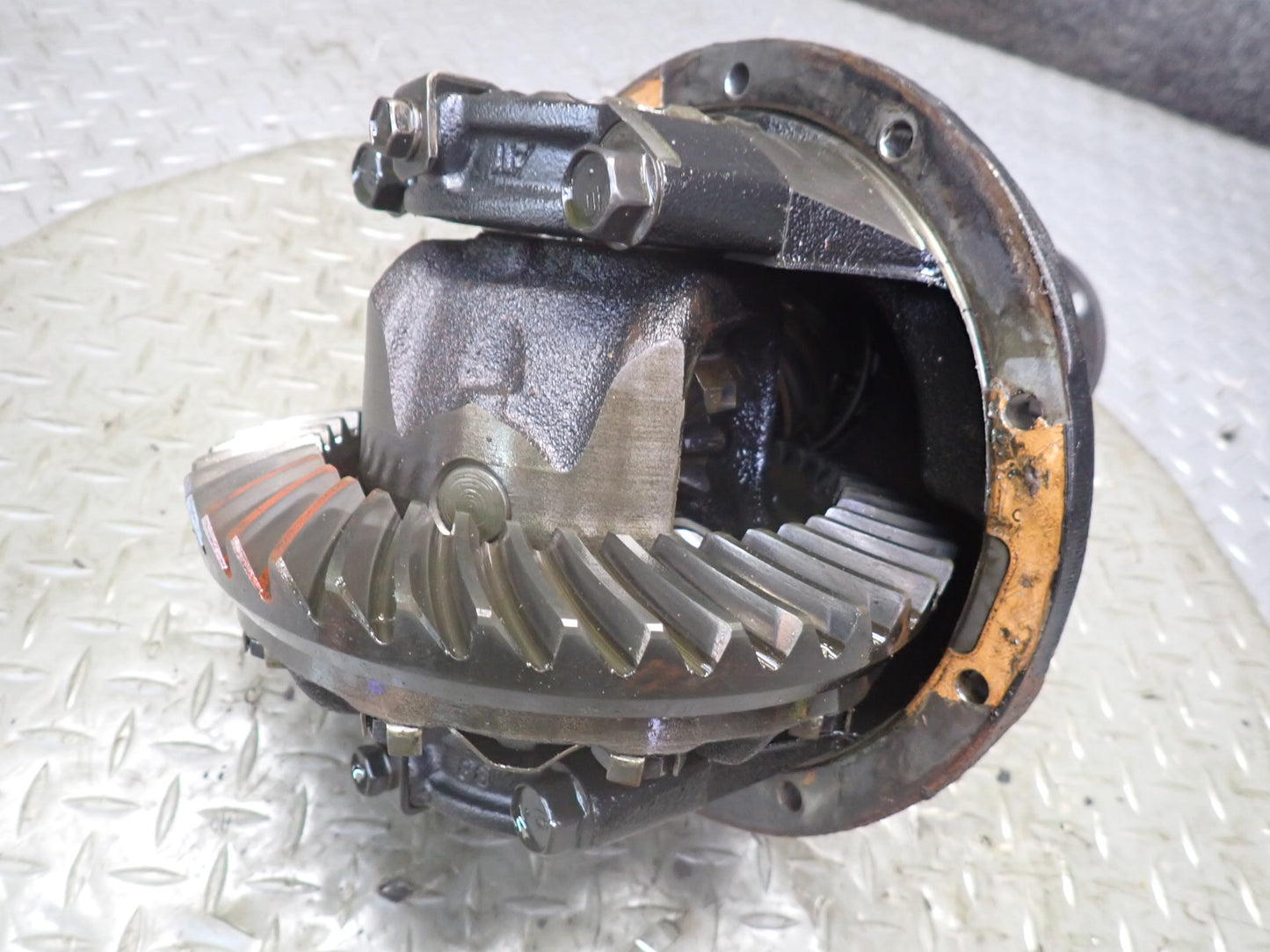 1996-1997 Lexus FZJ80L LX450 Front Axle Differential Carrier 4.10 Ratio