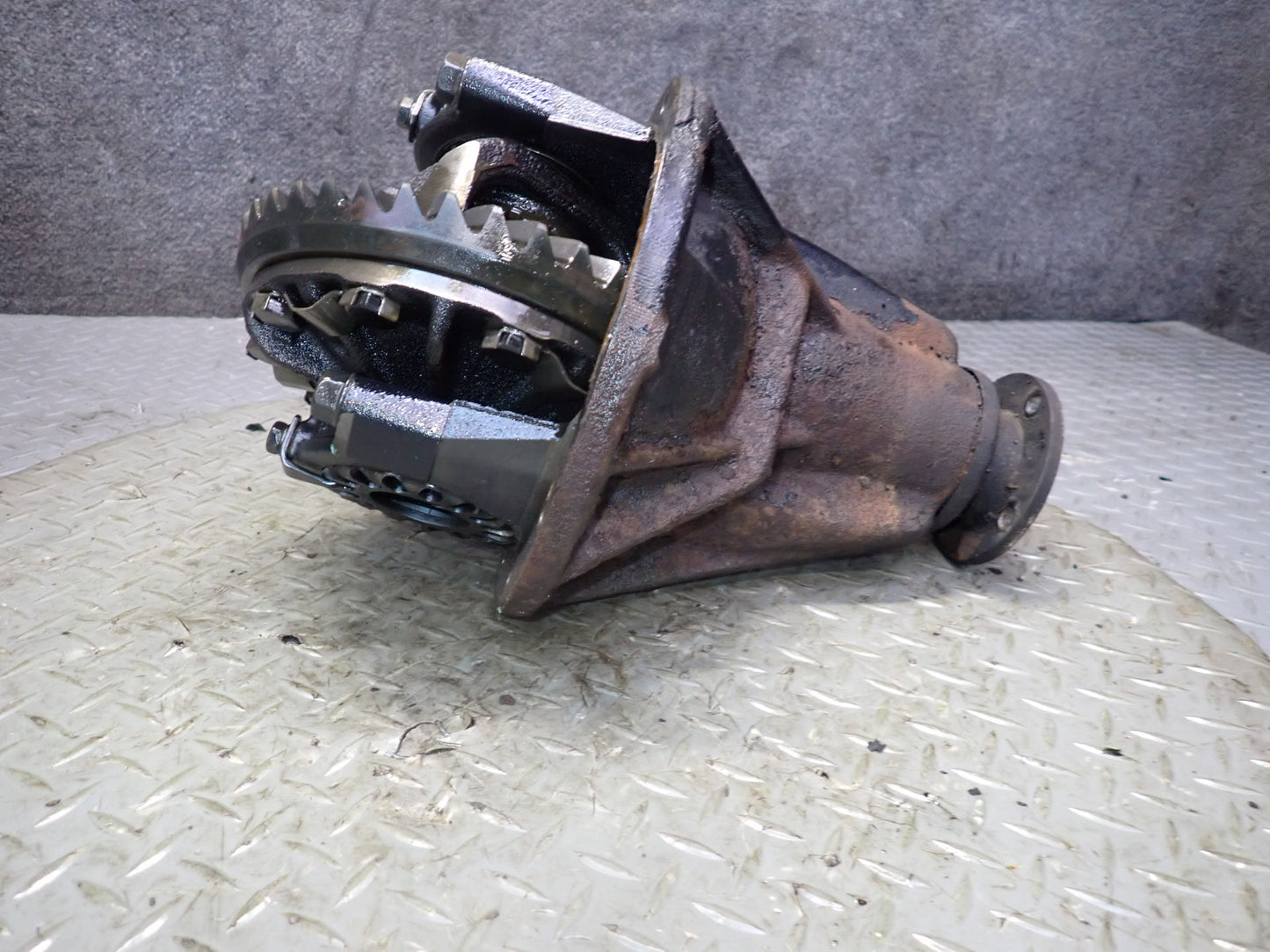 1996-1997 Lexus FZJ80L LX450 Front Axle Differential Carrier 4.10 Ratio