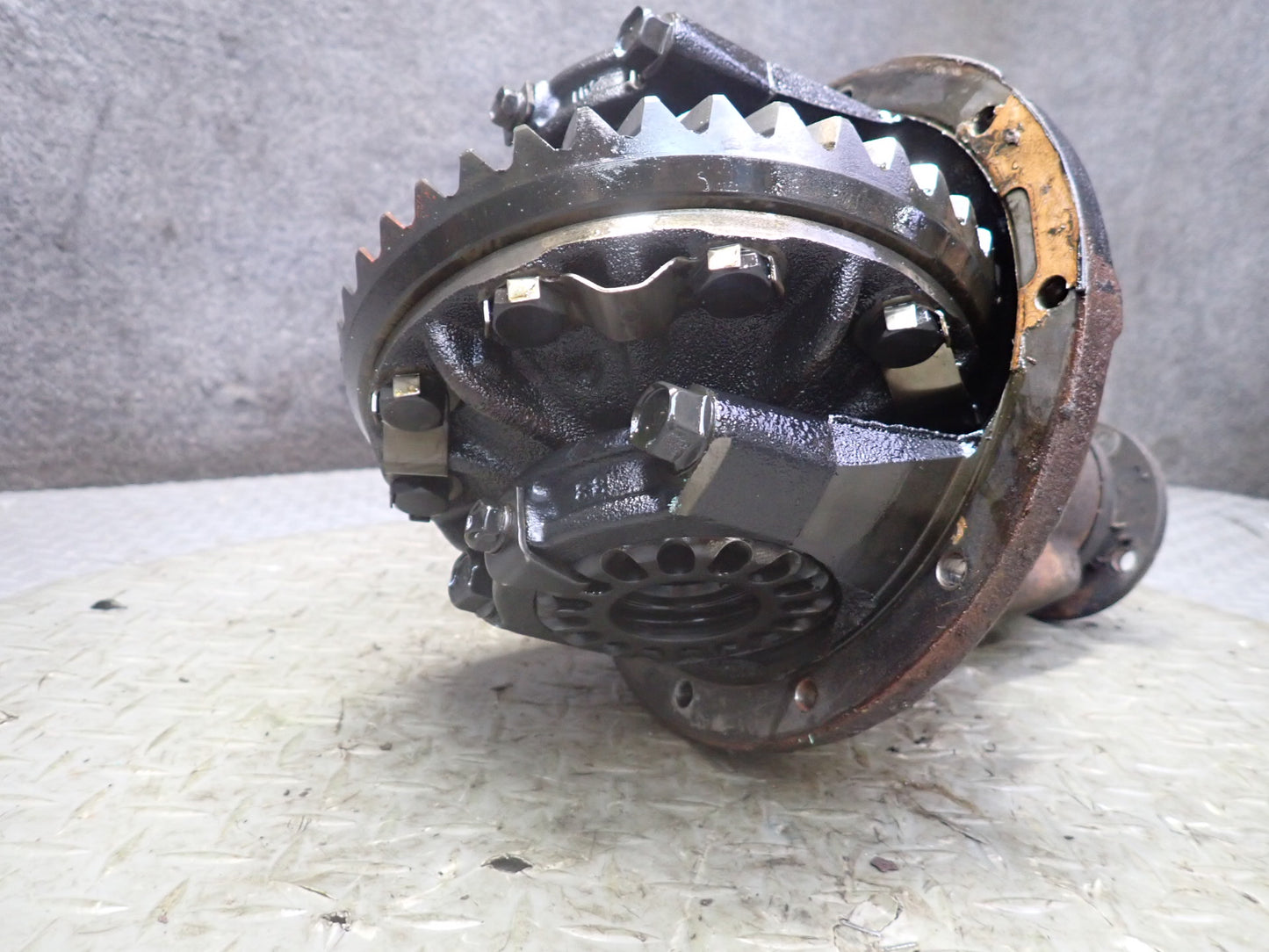 1996-1997 Lexus FZJ80L LX450 Front Axle Differential Carrier 4.10 Ratio