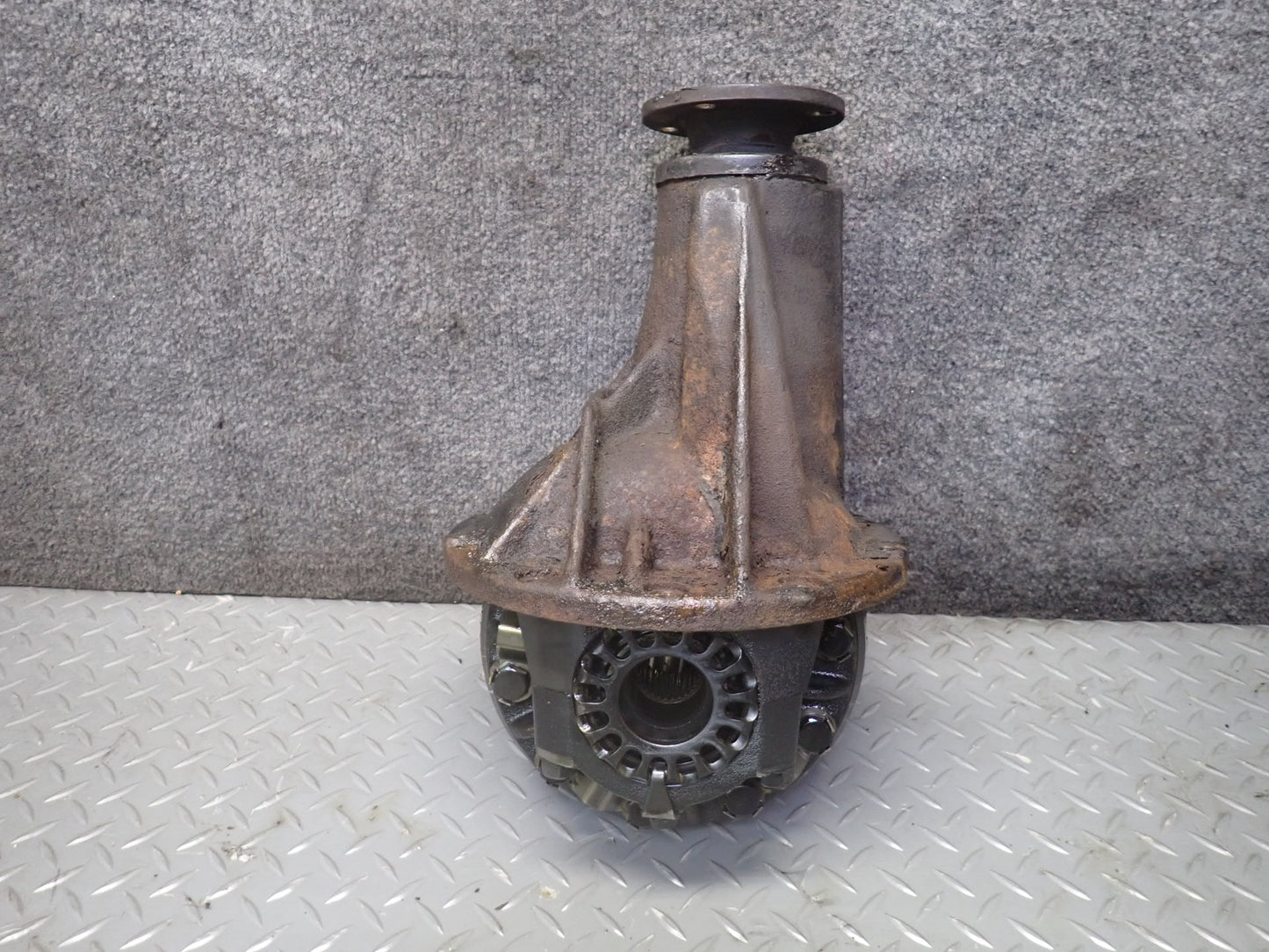 1996-1997 Lexus FZJ80L LX450 Front Axle Differential Carrier 4.10 Ratio