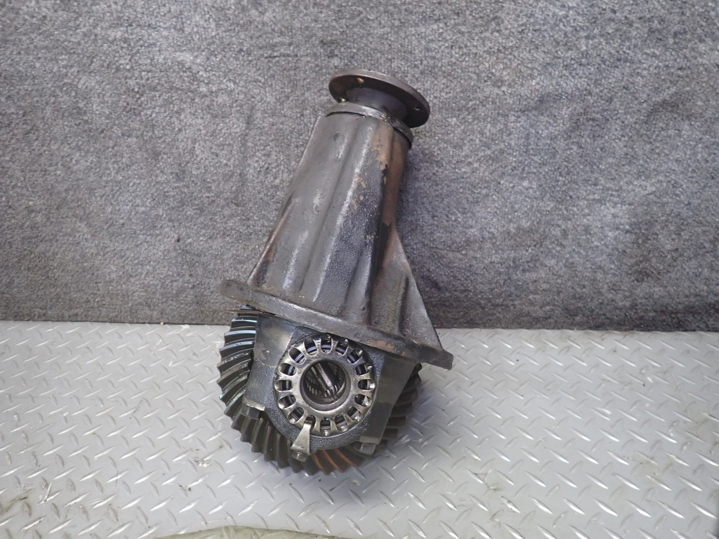 1996-1997 Lexus FZJ80L LX450 Front Axle Differential Carrier 4.10 Ratio