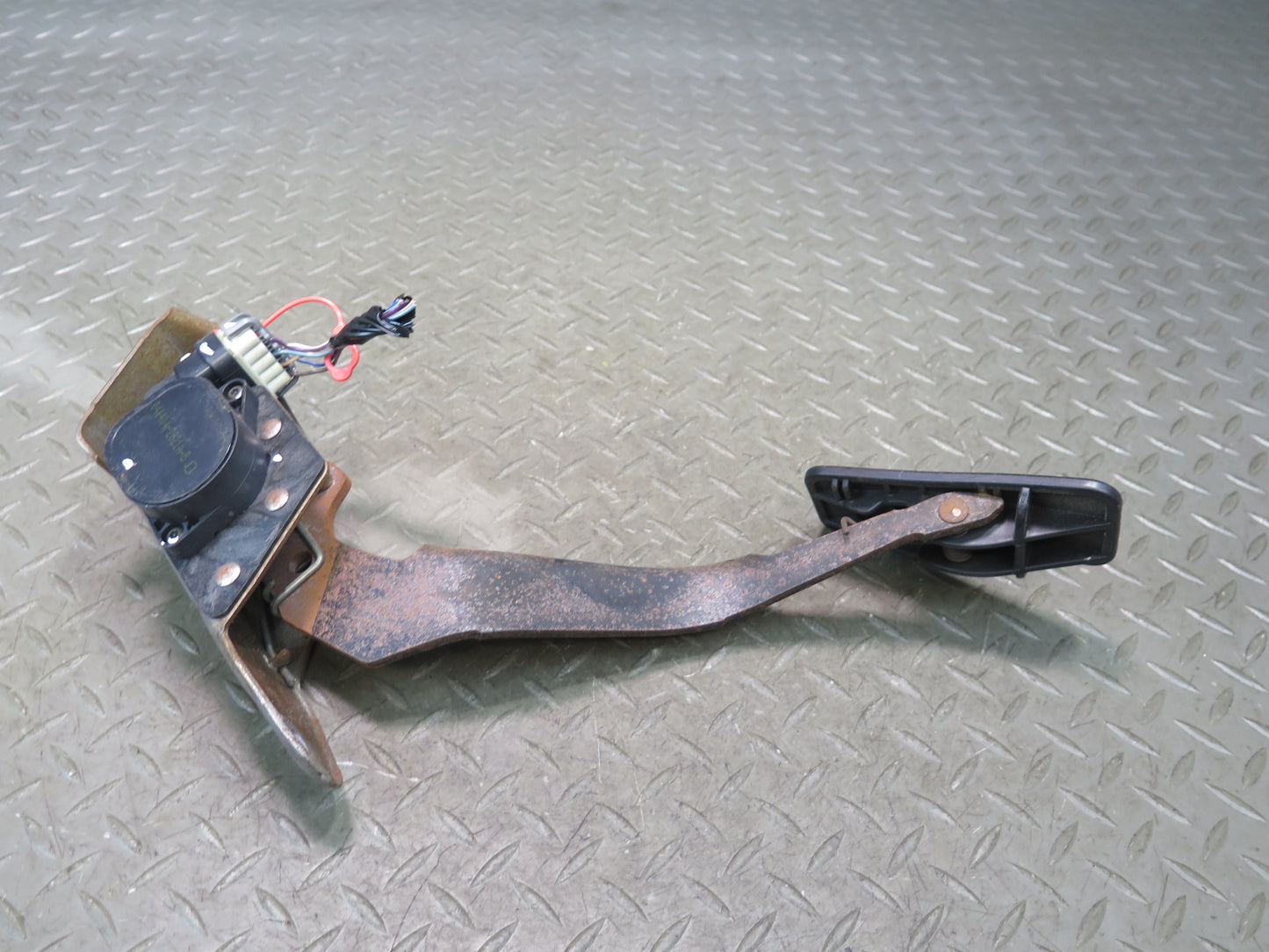 2004-2007 Hummer H2 Gas Acceleration Pedal Throttle Sensor