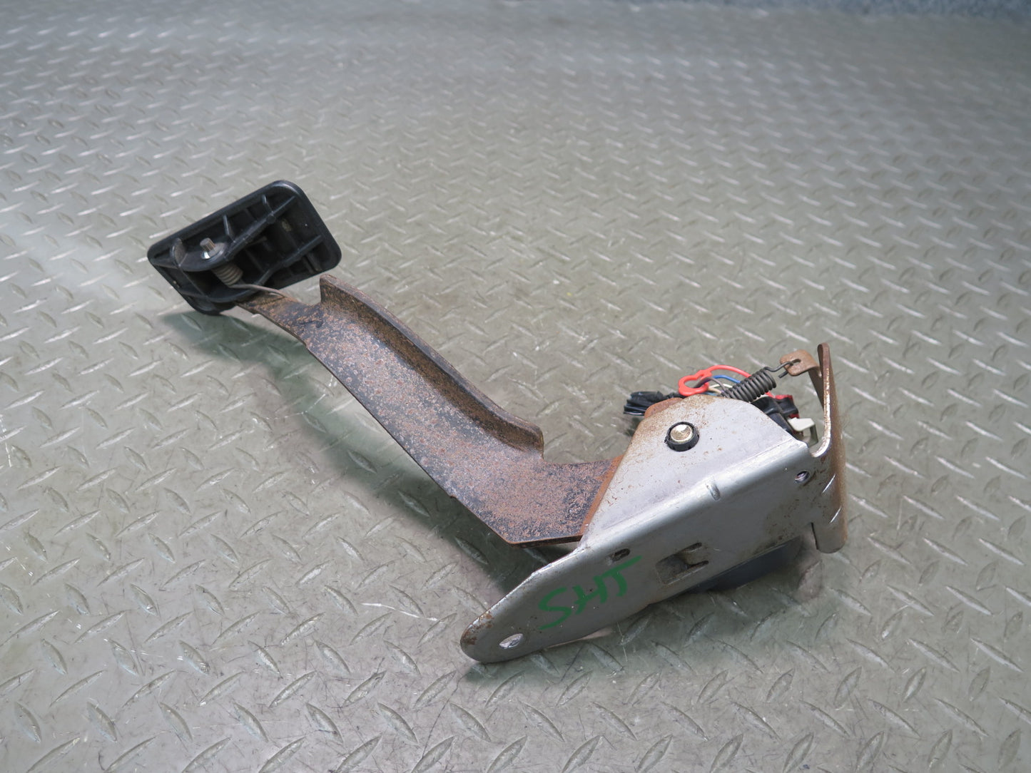 2004-2007 Hummer H2 Gas Acceleration Pedal Throttle Sensor