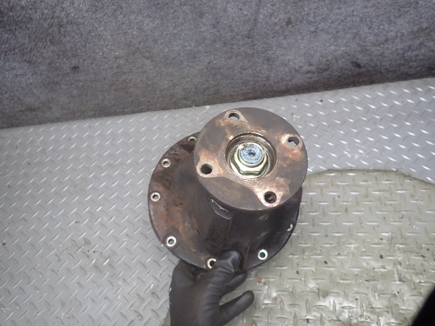 1996-1997 Lexus FZJ80L LX450 Front Axle Differential Carrier 4.10 Ratio