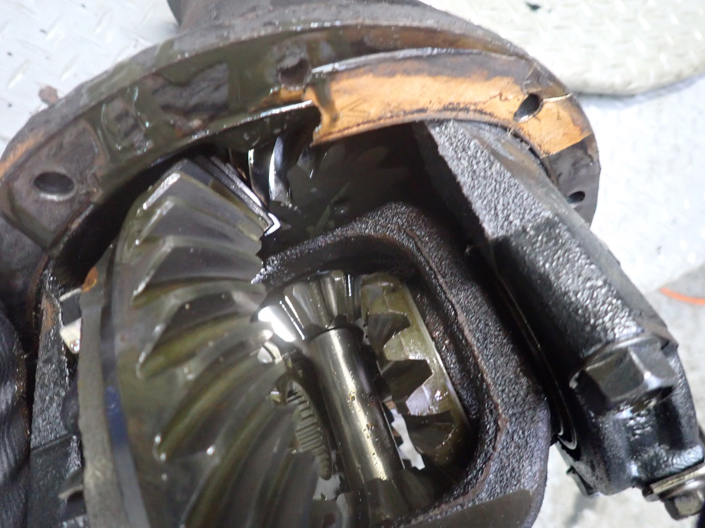 1996-1997 Lexus FZJ80L LX450 Front Axle Differential Carrier 4.10 Ratio