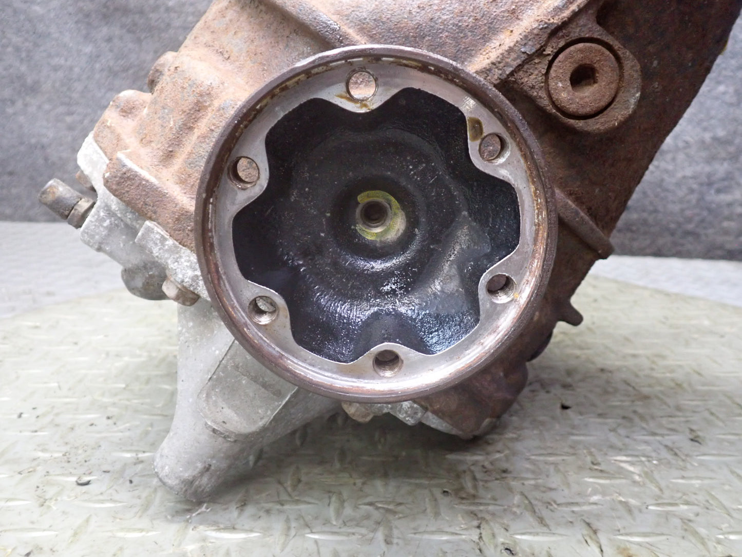 01-05 Lexus IS300 RWD M96 A/T Rear Differential Carrier 3.91 Ratio 130k Miles