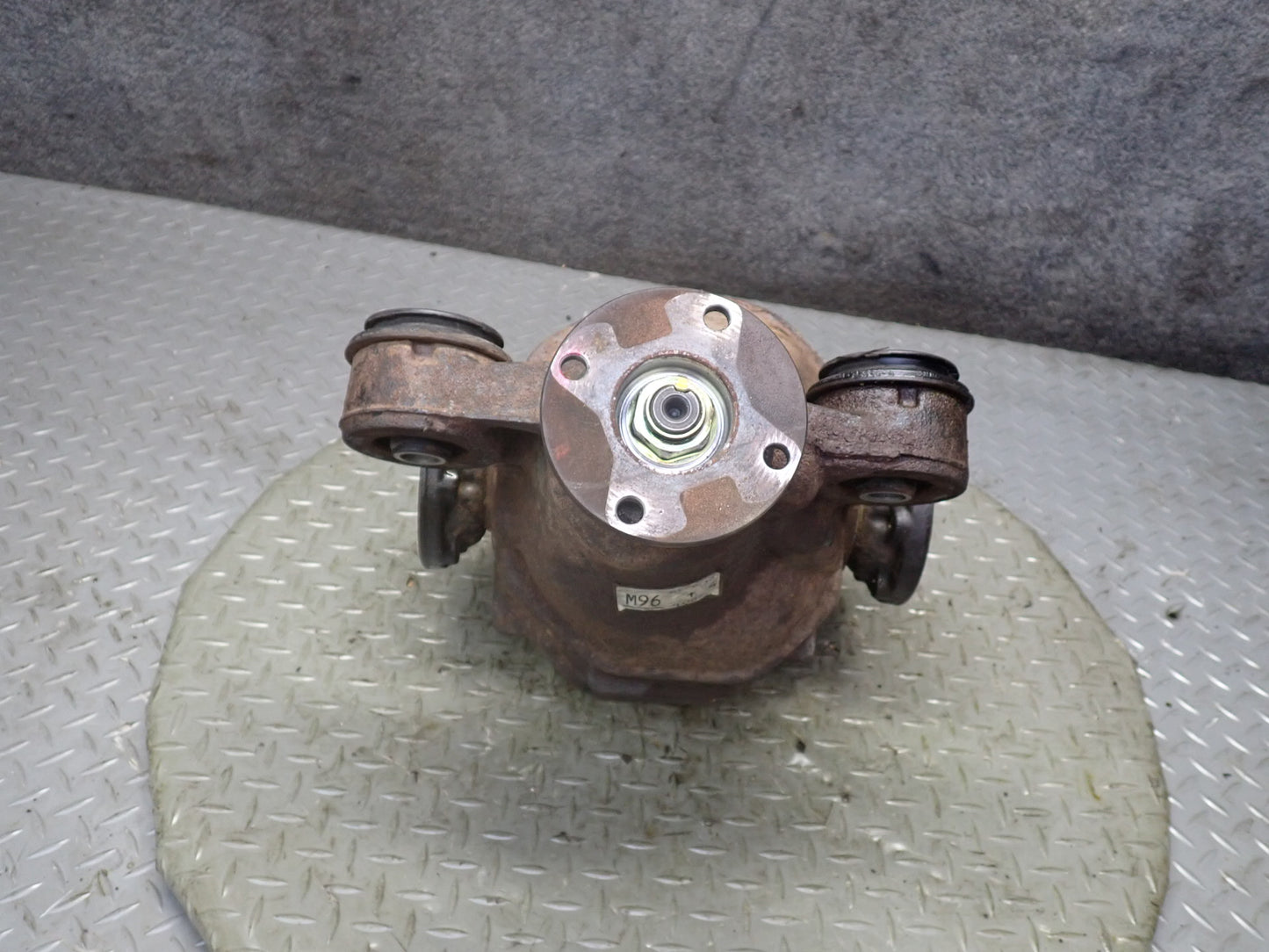01-05 Lexus IS300 RWD M96 A/T Rear Differential Carrier 3.91 Ratio 130k Miles