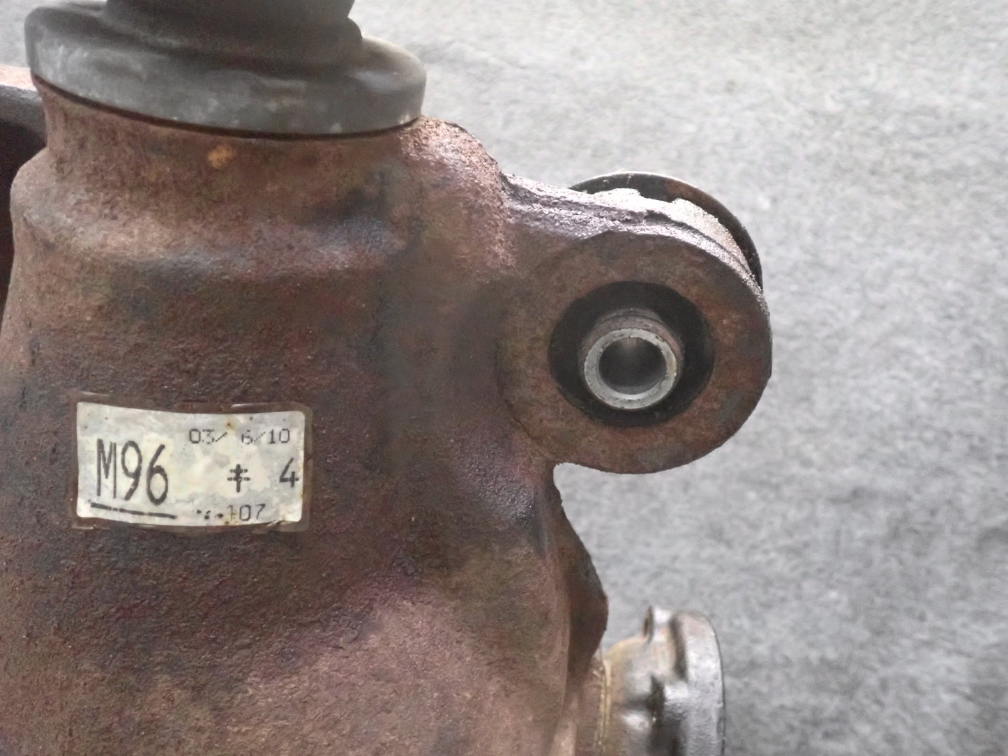 01-05 Lexus IS300 RWD M96 A/T Rear Differential Carrier 3.91 Ratio 130k Miles