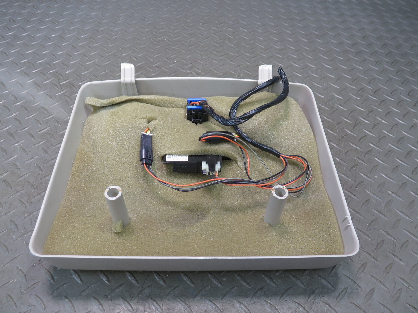 2003-2007 Hummer H2 Overhead Console MAP Reading Light Sunroof Homelink Switch