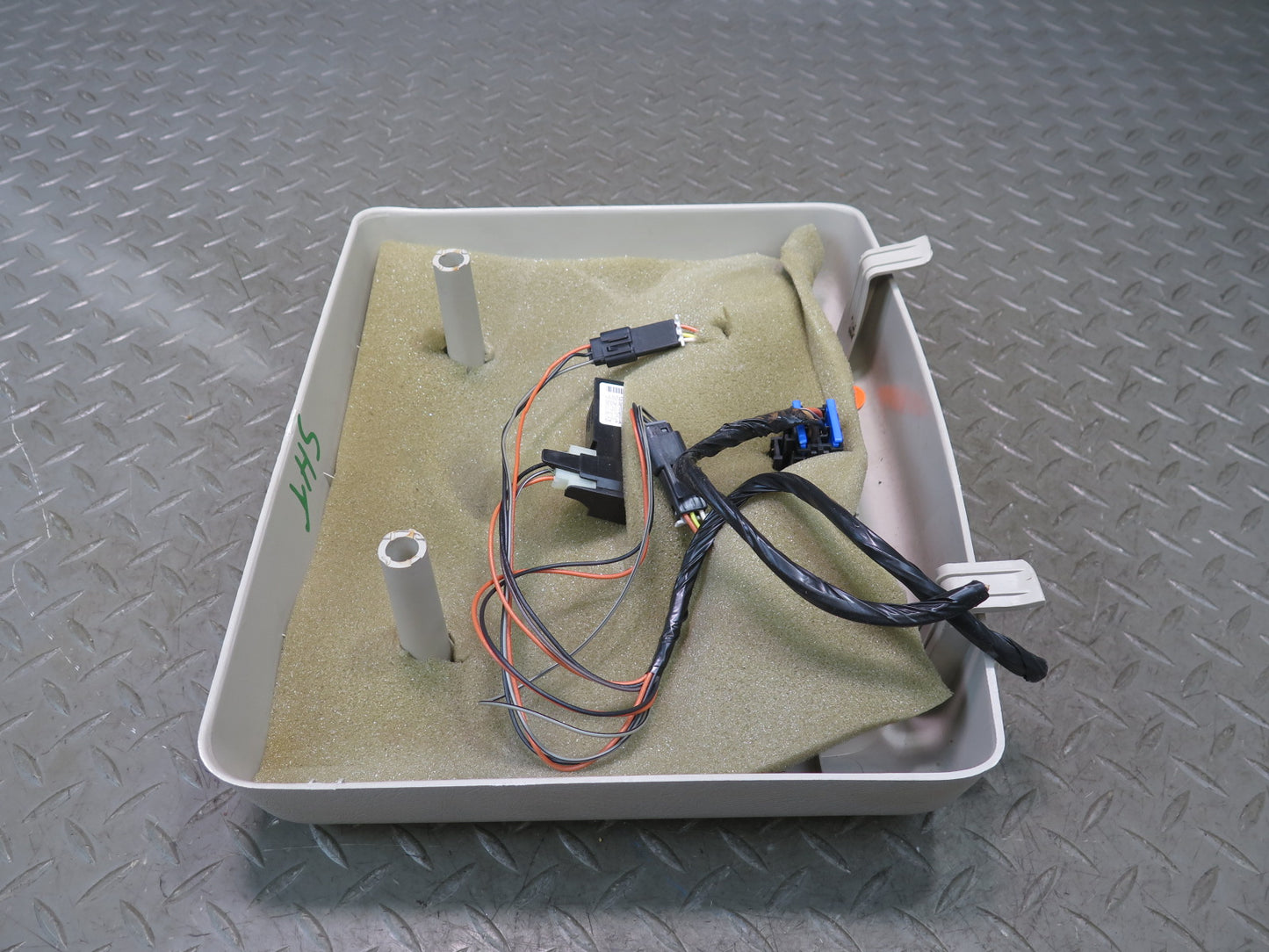 2003-2007 Hummer H2 Overhead Console MAP Reading Light Sunroof Homelink Switch