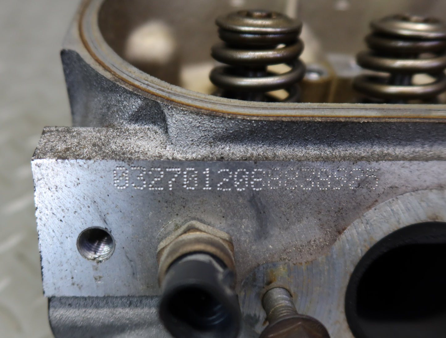 03-04 Chevrolet SSR V8 5.3L LM4 Left Engine Motor Cylinder Head 51K Miles OEM