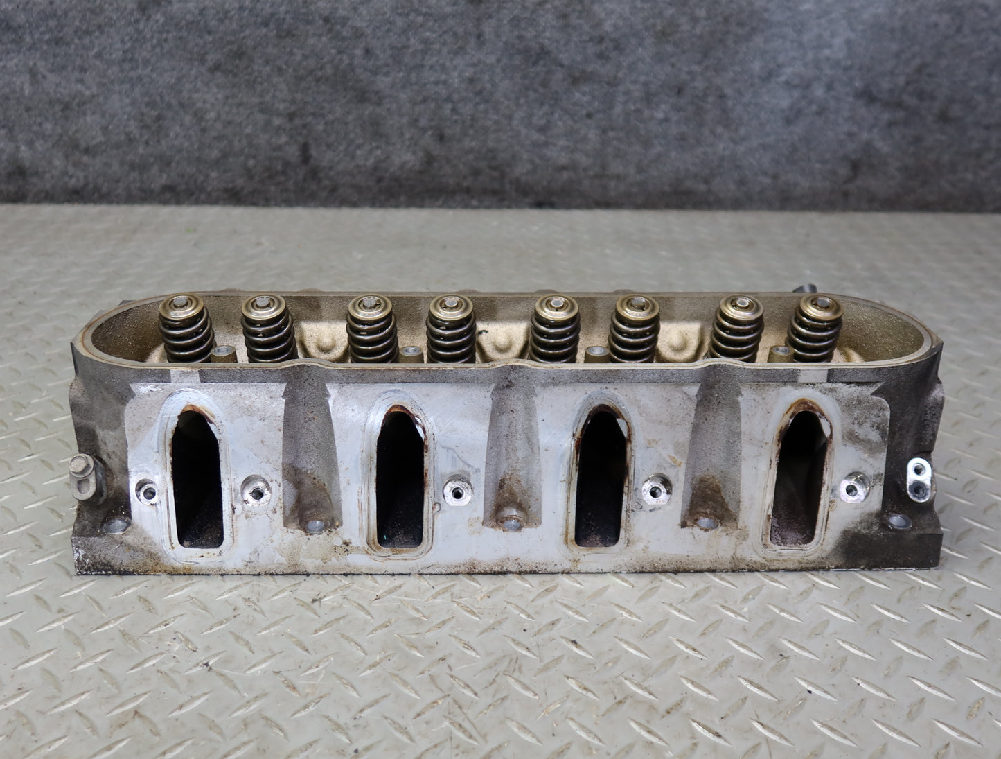 03-04 Chevrolet SSR V8 5.3L LM4 Left Engine Motor Cylinder Head 51K Miles OEM