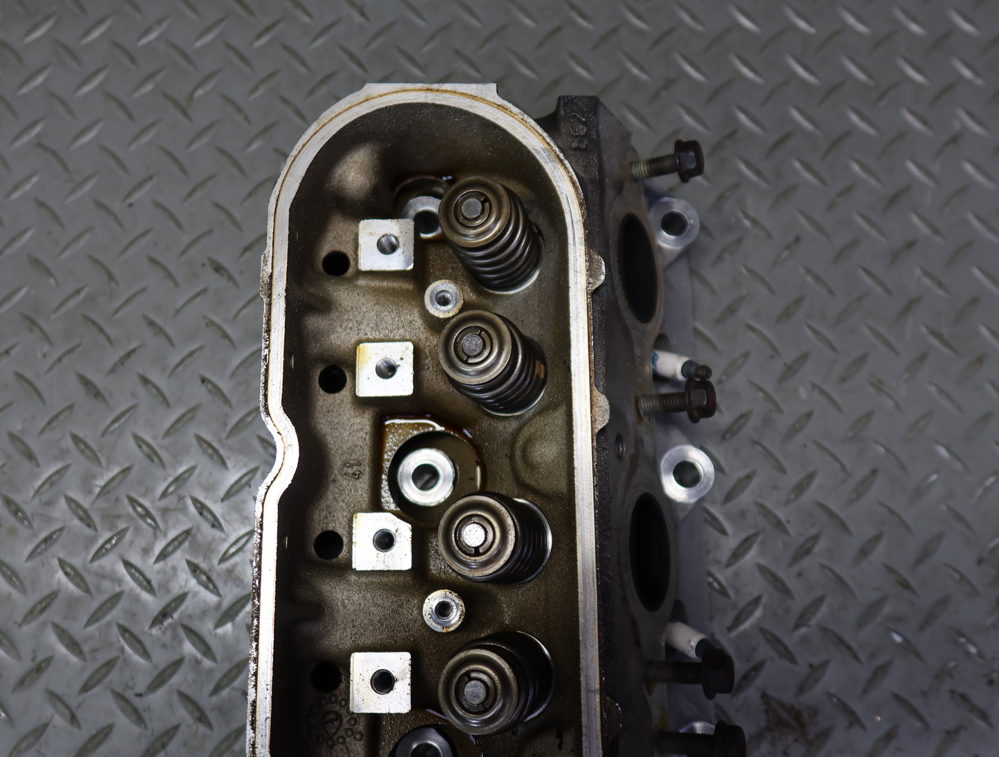 03-04 Chevrolet SSR V8 5.3L LM4 Left Engine Motor Cylinder Head 51K Miles OEM