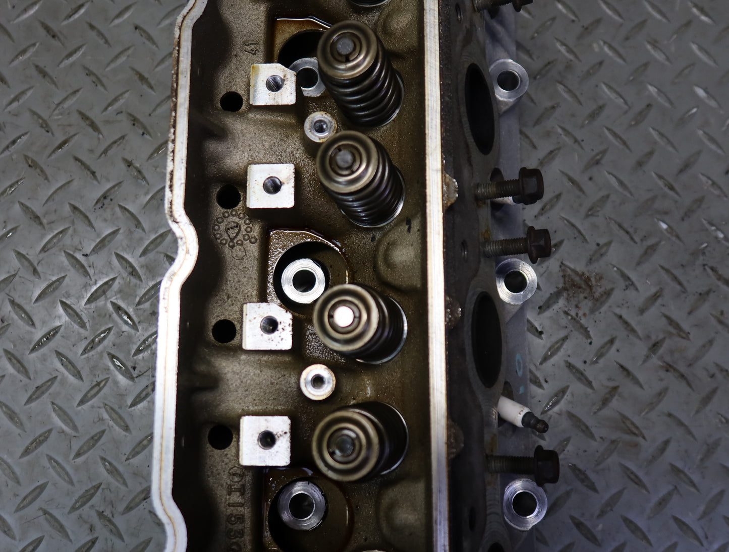 03-04 Chevrolet SSR V8 5.3L LM4 Left Engine Motor Cylinder Head 51K Miles OEM