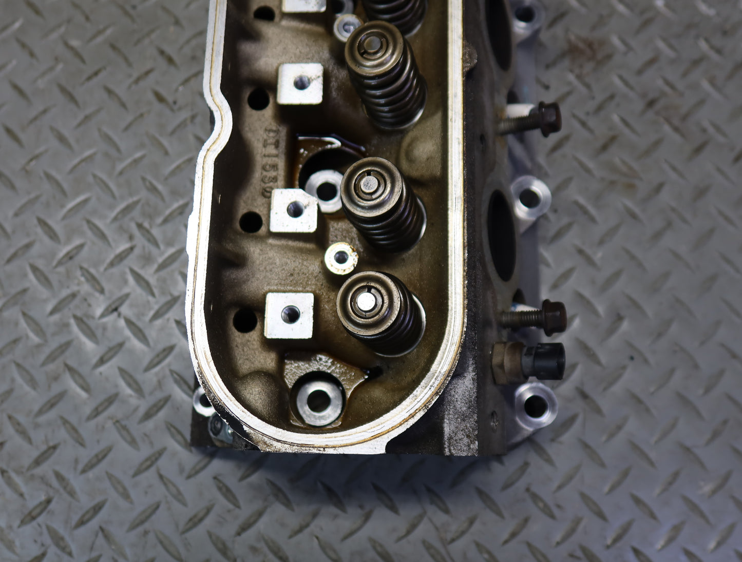 03-04 Chevrolet SSR V8 5.3L LM4 Left Engine Motor Cylinder Head 51K Miles OEM