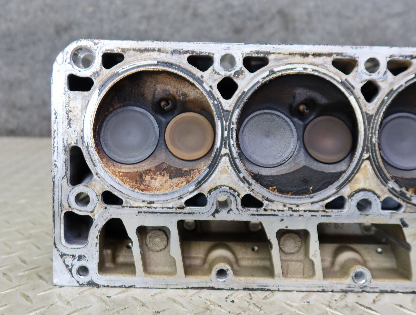 03-04 Chevrolet SSR V8 5.3L LM4 Left Engine Motor Cylinder Head 51K Miles OEM